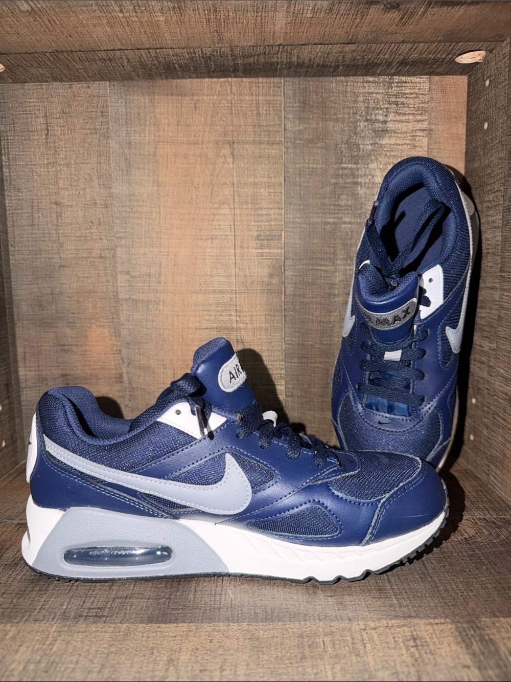 Nike Kids Air Max Running Sneakers in Navy and Light Gray-size 5 - Picture 2 of 10